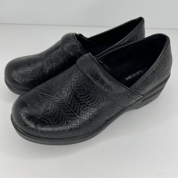 Cushionaire Embossed Solid Black Clogs Women's Size 8 Slip Resistant Soles - Picture 1 of 9